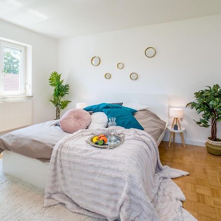 Eg Links-Wunderschoene 70M Grosse 2-Zimmer City Wohnung Naehe Salzburg フライラッシンク エクステリア 写真