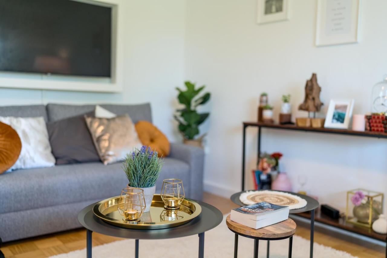 Eg Links-Wunderschoene 70M Grosse 2-Zimmer City Wohnung Naehe Salzburg フライラッシンク エクステリア 写真