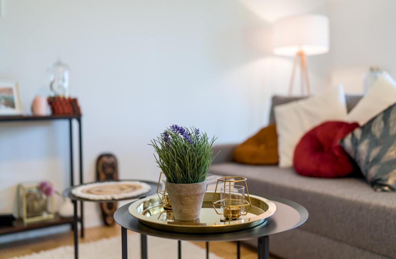 Eg Links-Wunderschoene 70M Grosse 2-Zimmer City Wohnung Naehe Salzburg フライラッシンク エクステリア 写真